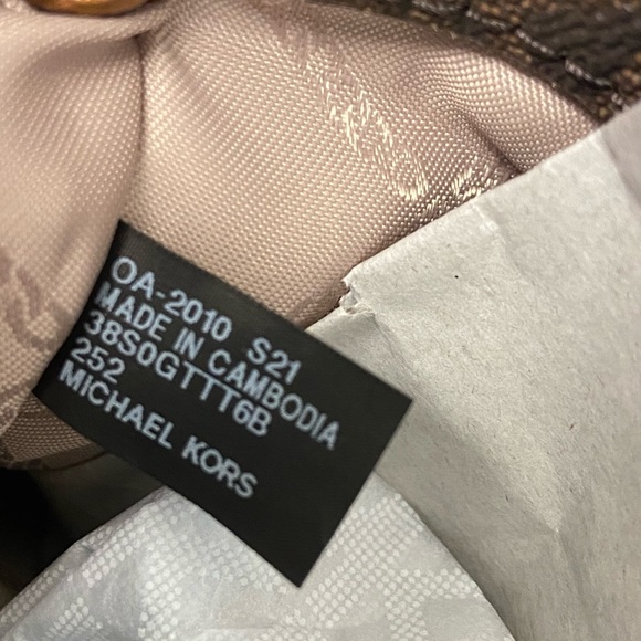 Michael KORS Medium Front Pocket Tote - Picture 4 of 14